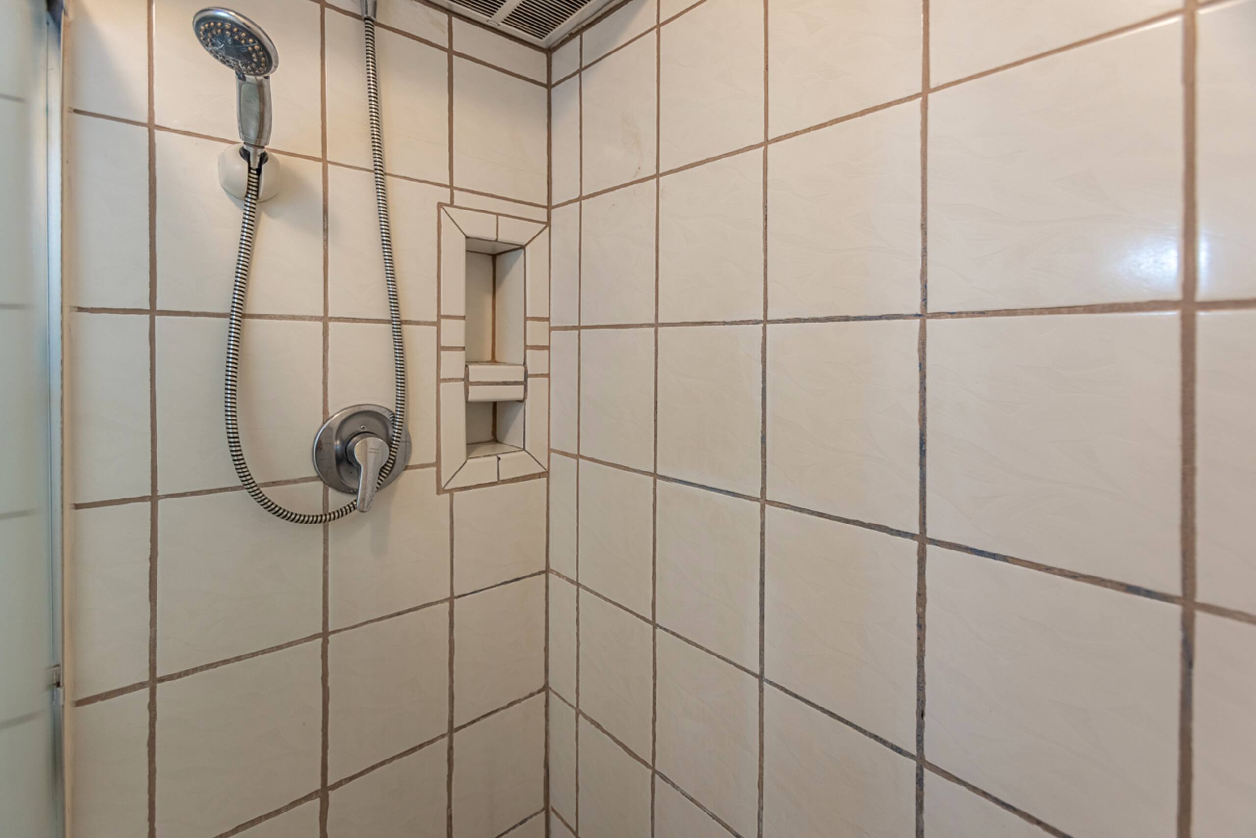 Condo in Kihei · ★4.33 · 1 bedroom · 1 bed · 1 bath - Image 27