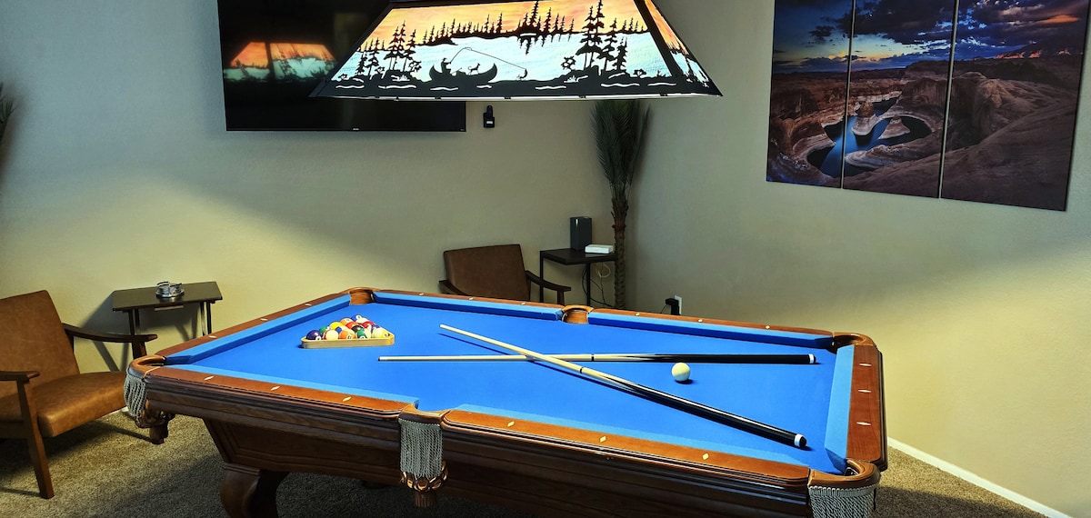 Top Airbnb: Hot Tub, Pool Table, Swing Sets, Theater, Kayaks in Page