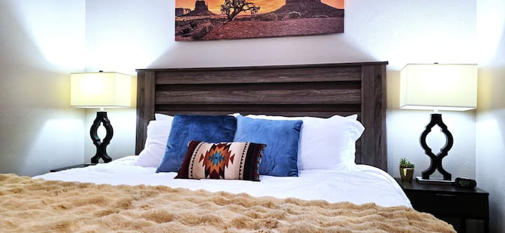 Spálňa 2 s luxusnou posteľnou bielizňou, matracmi veľkosti King a prikrývkami