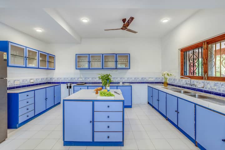 Full kitchen image 2