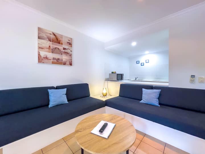Poolside Mango House Apartment, Whitsundays - Airlie Beach