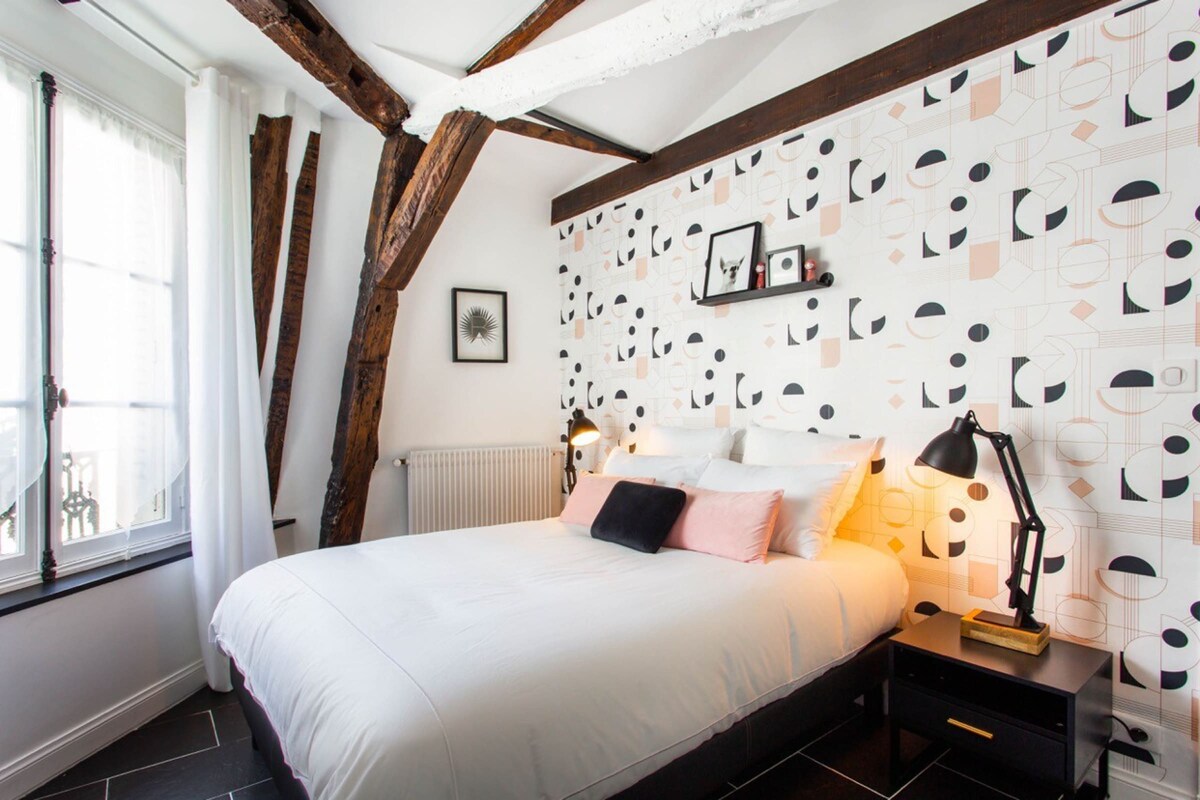 غرفة نوم بسرير مزدوج 