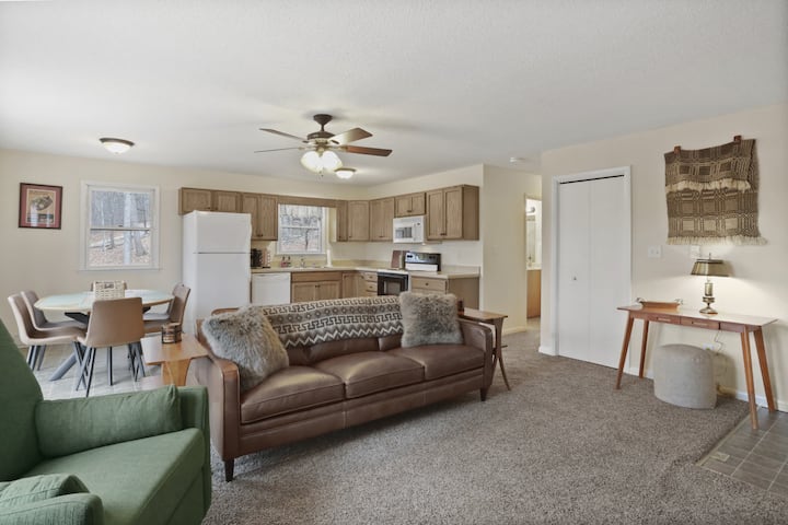 Mountain Retreat By Berkeley Springs+river Access - Great Cacapon, WV
