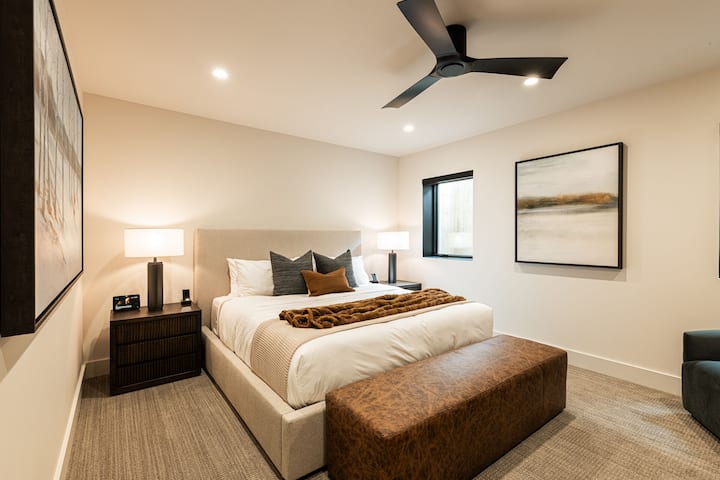 Dormitorul 3 (etajul 1) - pat matrimonial „King”