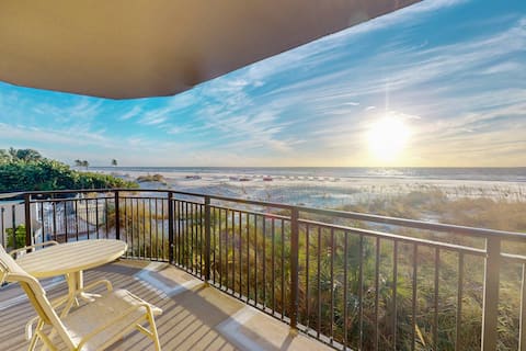 Corner Gulf-front 2BR. Heated Pool & Hot Tub.