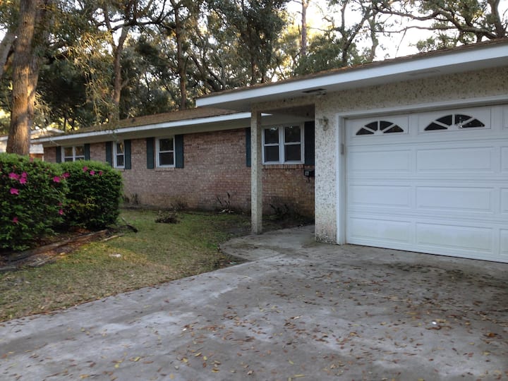 Island Escape 3 Bedrooms, 2 Bathrooms - Jekyll Island, GA