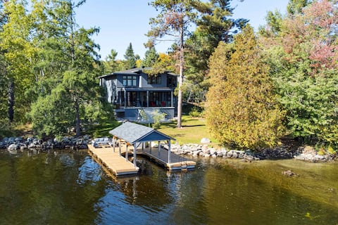 Lux Cottage w Movie Theater, Pickle Ball, Golf Sim