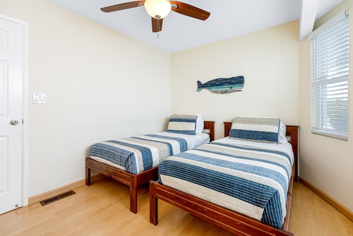 El dormitorio 3 cuenta con dos camas individuales.