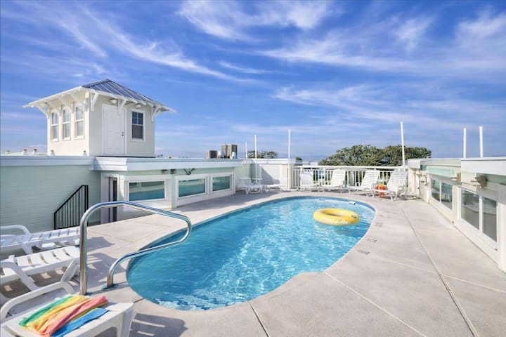 South End Ocean View Condo With Rooftop Pool - Tybee Island, GA