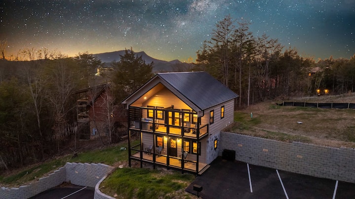 Close To Pkwy | Quiet Cabin | Hot Tub & Game Room - Dollywood, Pigeon Forge