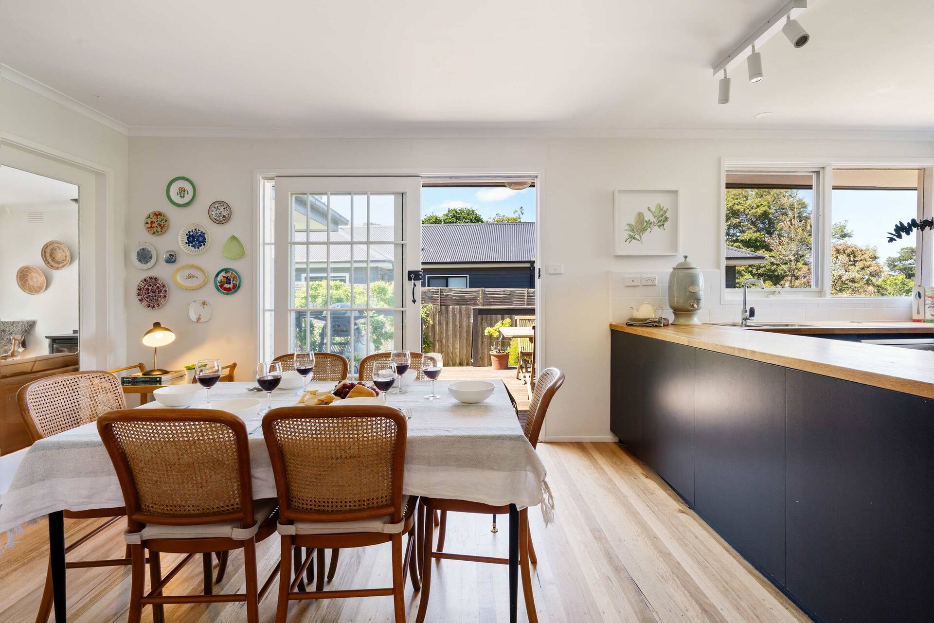 Wildwood Cottage - Village, Beach, Wineries