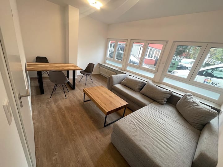 Kernsanierte 2-zimmer-wohnung In Stuttgart - 슈투트가르트