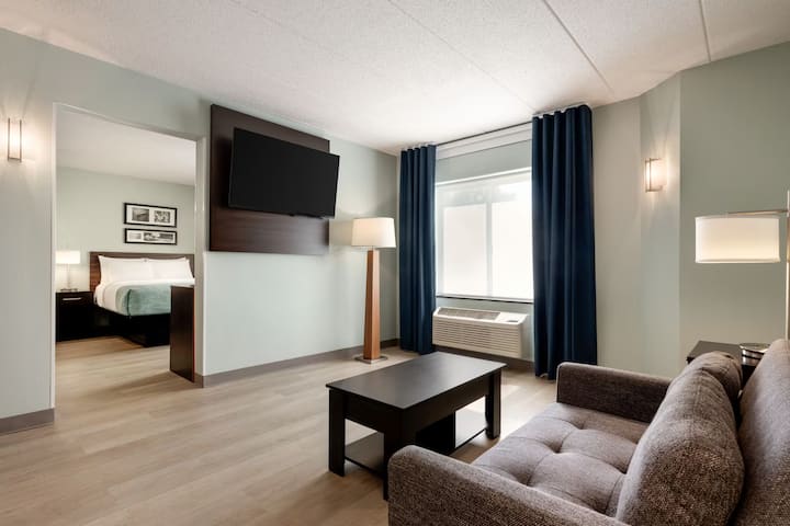 Queen Suite | Wingate Salisbury | Near Zoo - Salisbury, MD