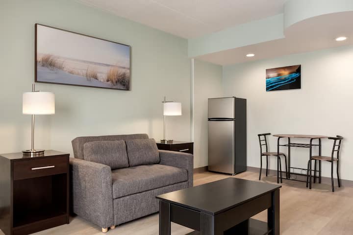 Wingate Salisbury | Queen Suite | Near Beach - Salisbury, MD