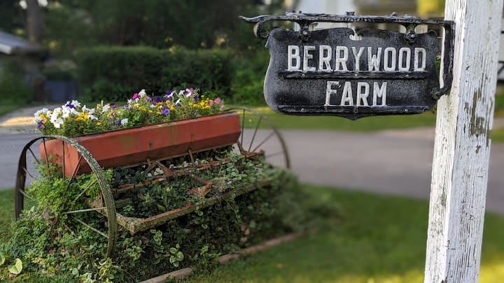 33 Acre Berrywood Farm, 3 Home Retreat With Pool - New Buffalo, MI