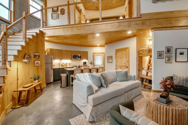 Silo Stay With Pasture Views & Covered Hot Tub - Chattanooga, TN