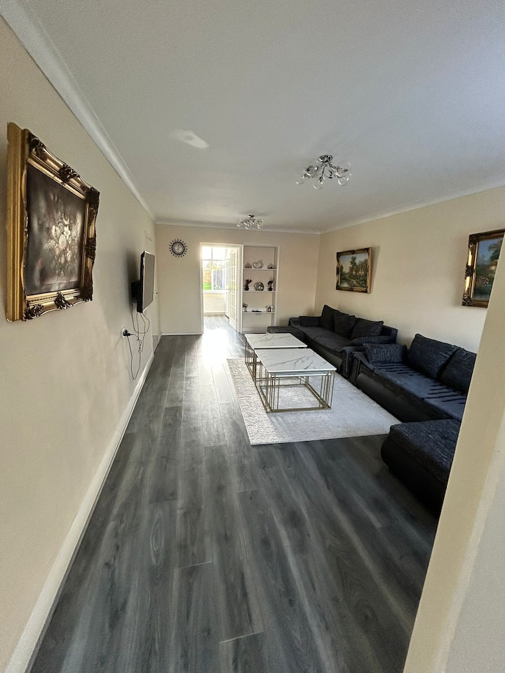 Modern 4br Family Home | Private Driveway - Maidenhead