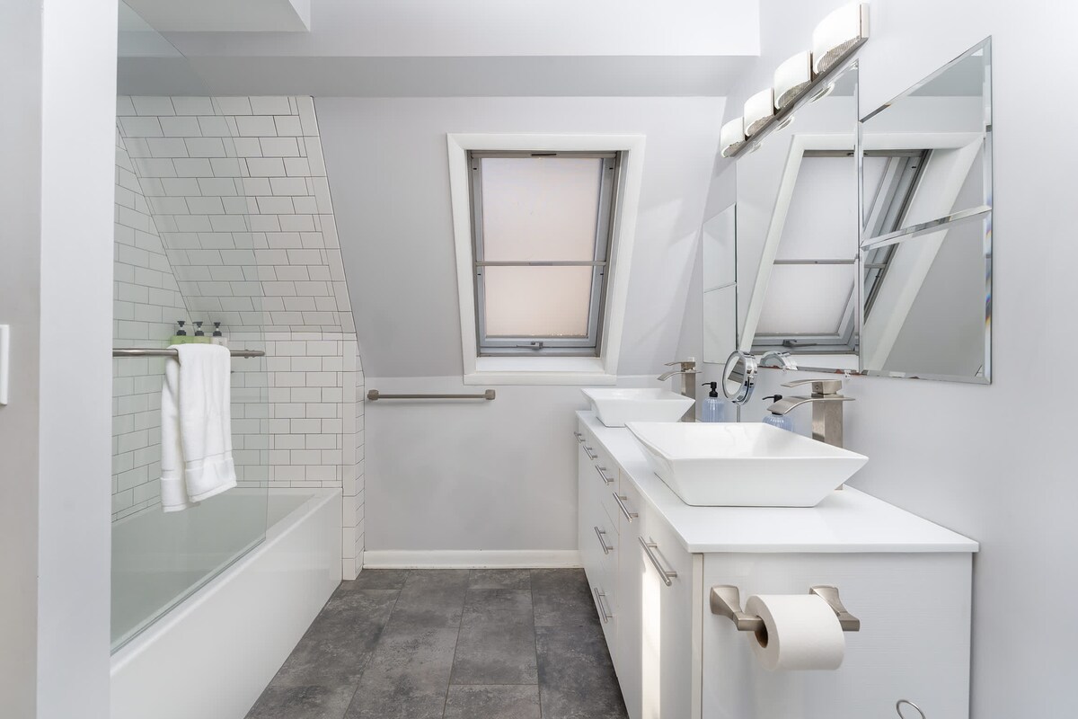 Bathroom vanity