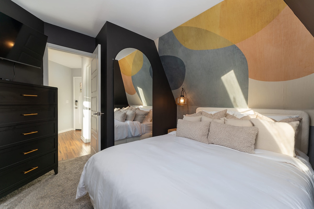 Guest bedroom with art