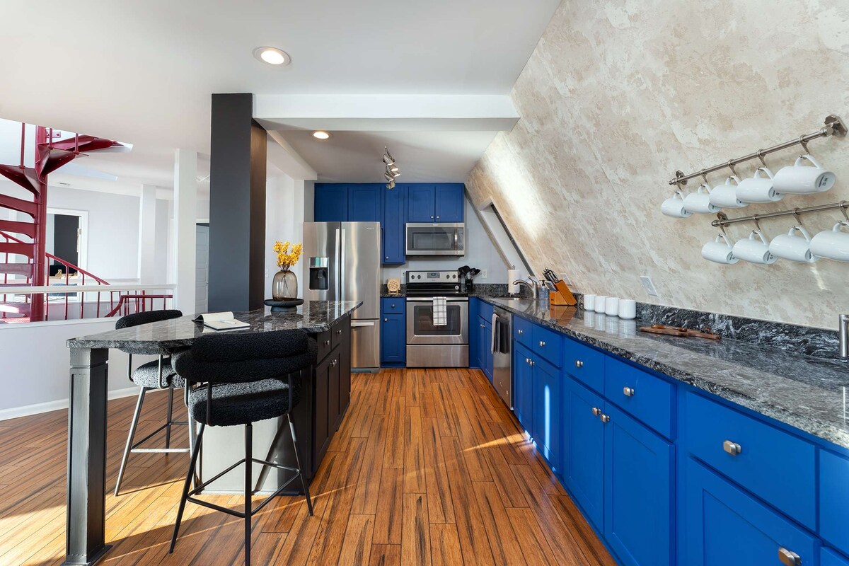 Kitchen bar seating