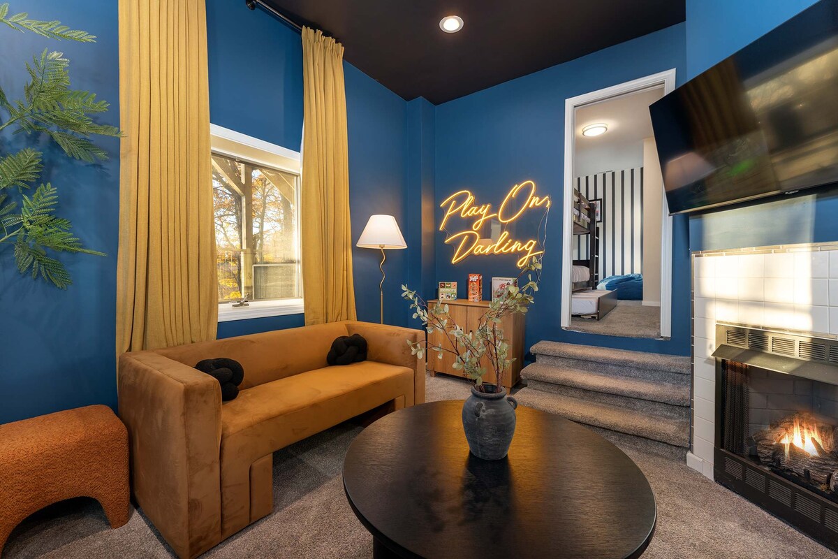 Lounge with fireplace