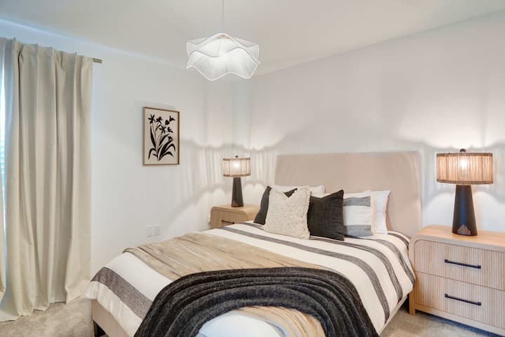 ლამაზი საძინებელი 150‑179 სმ‑იანი საწოლით