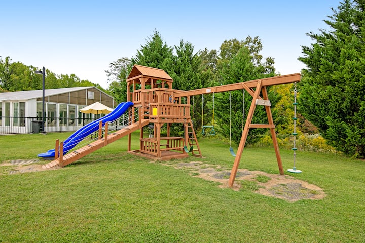 Fun Near Downtown Escape・pool Access・games・hot Tub - Pigeon Forge, TN
