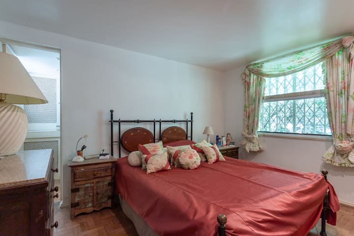 Quarto climatizado, ideal para noites tranquilas e confortáveis
