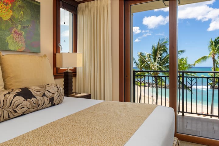 Главна спалня с голямо двойно легло. 