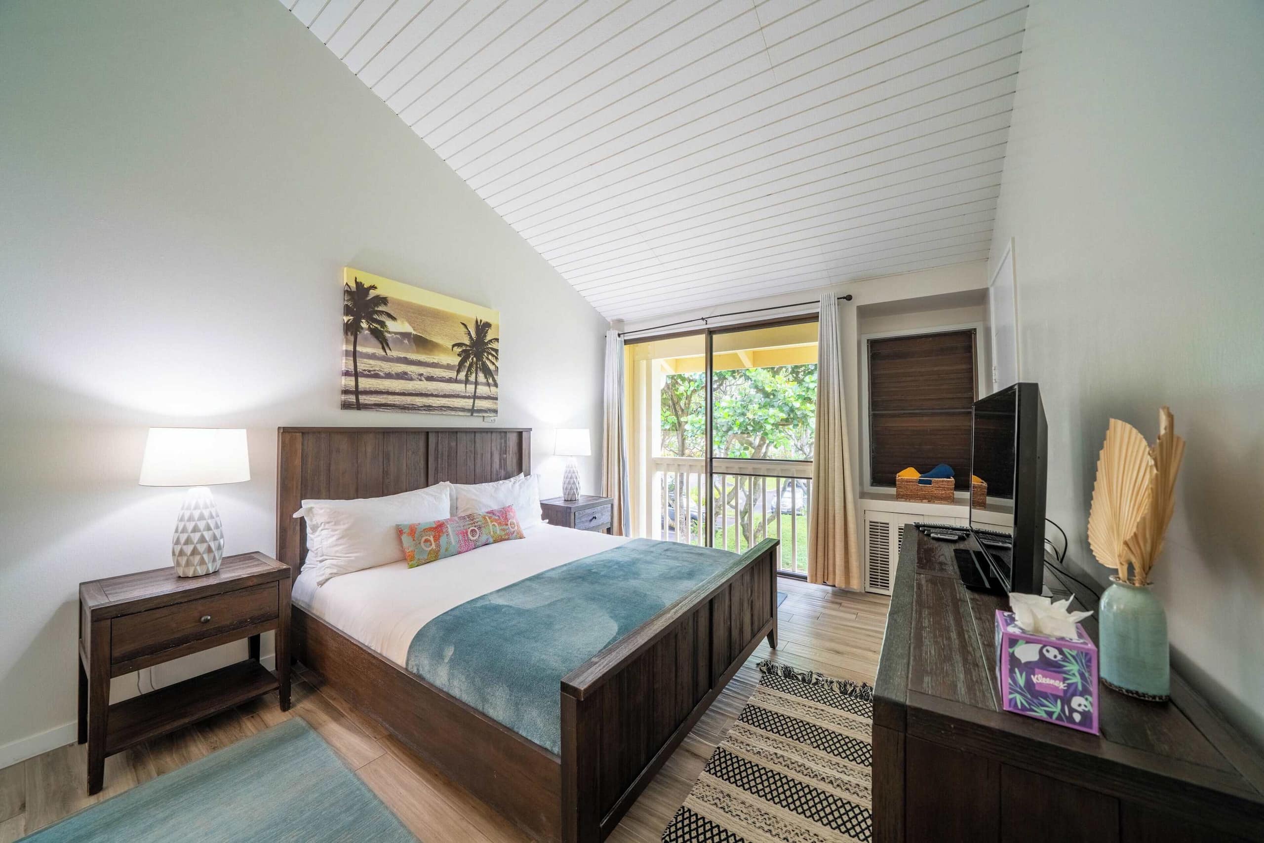 Magnificent Newly Renovated TBay Golf Course Condo - Image 49