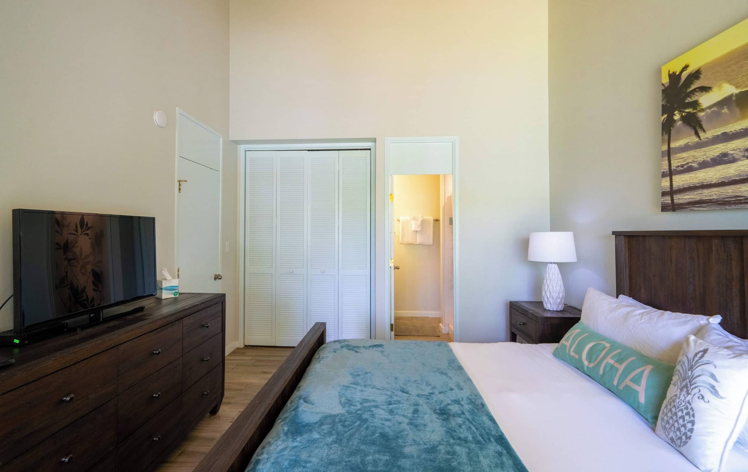 Magnificent Newly Renovated TBay Golf Course Condo - Image 46
