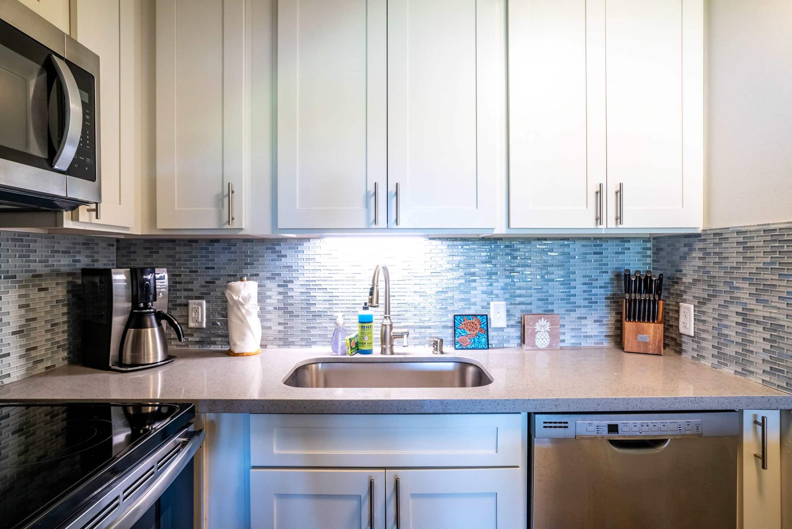 Magnificent Newly Renovated TBay Golf Course Condo - Image 11
