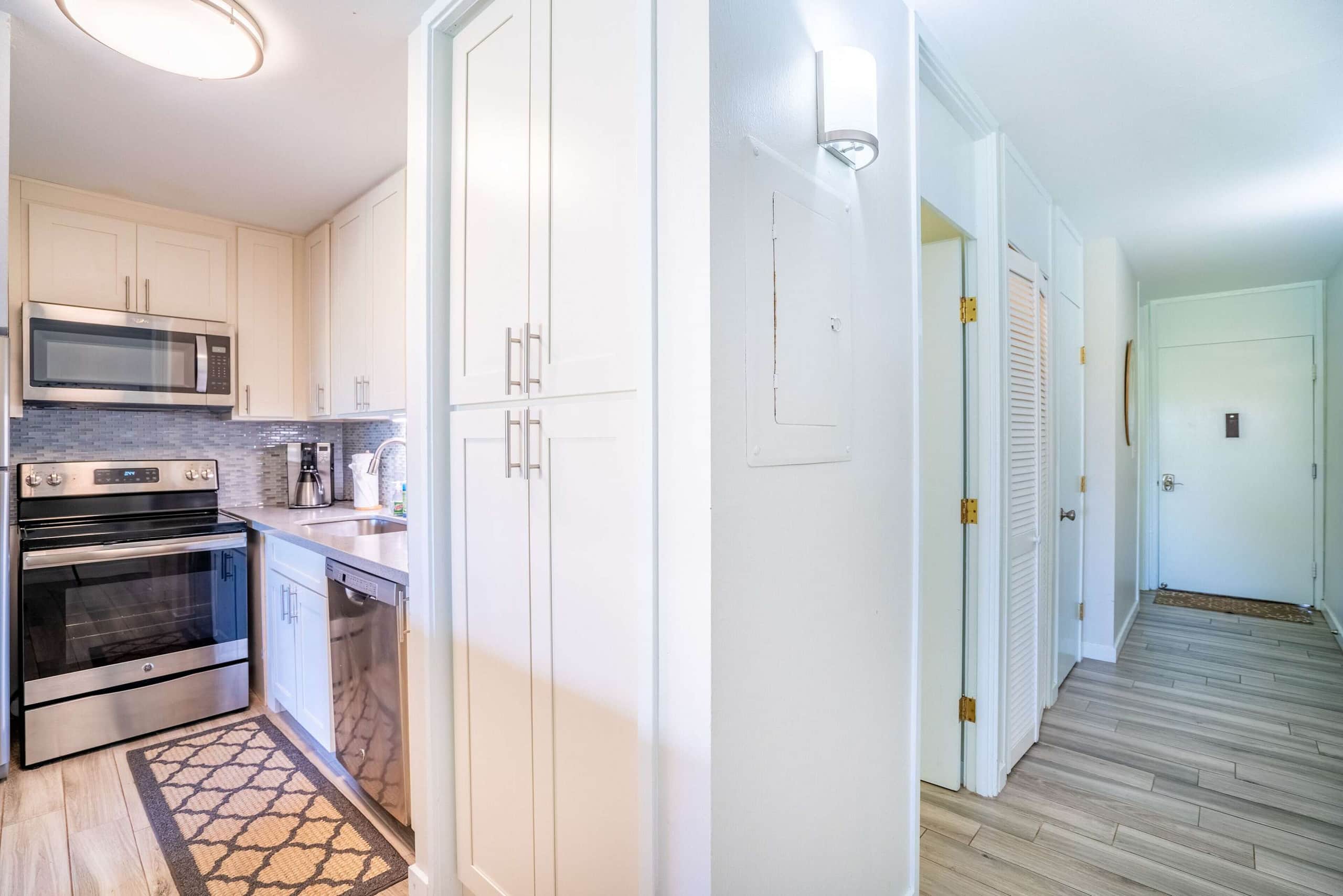 Magnificent Newly Renovated TBay Golf Course Condo - Image 9
