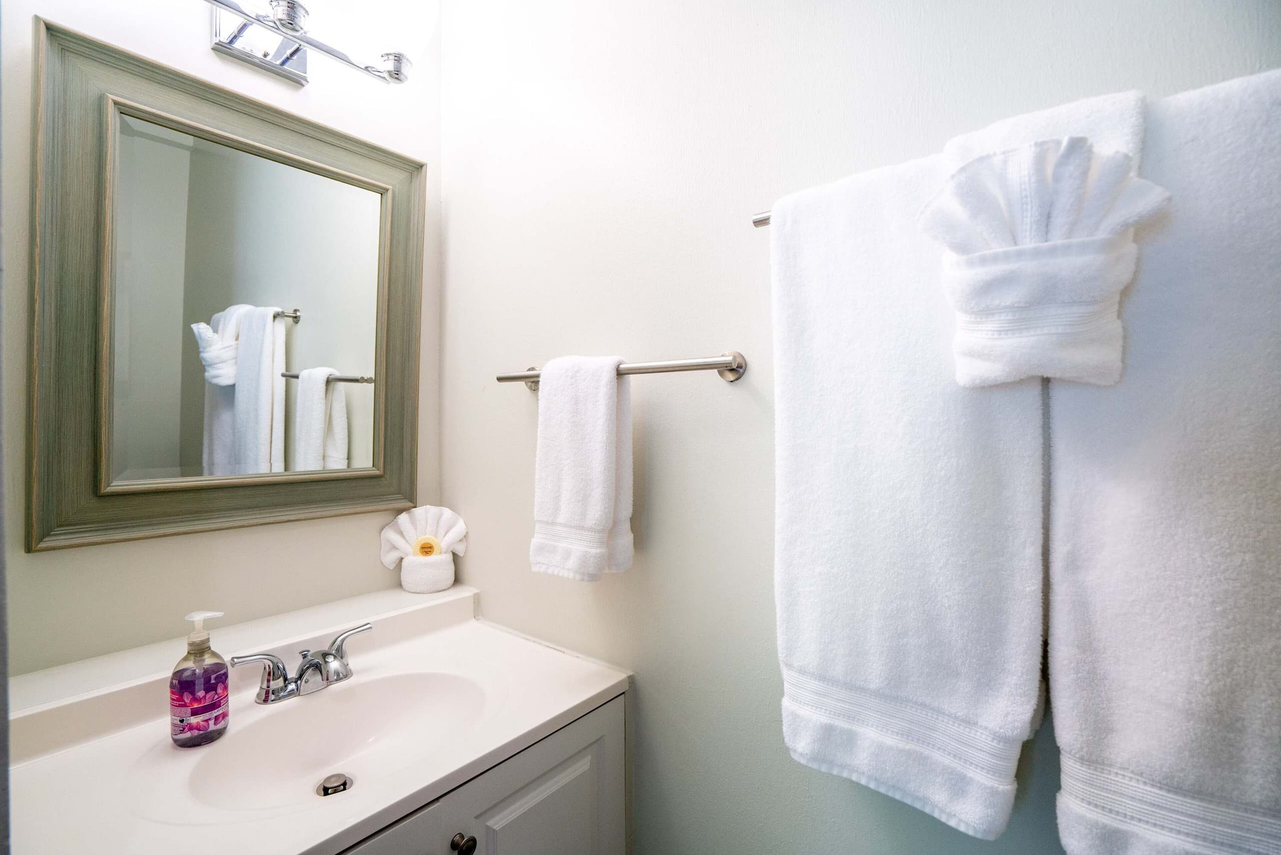 Magnificent Newly Renovated TBay Golf Course Condo - Image 26