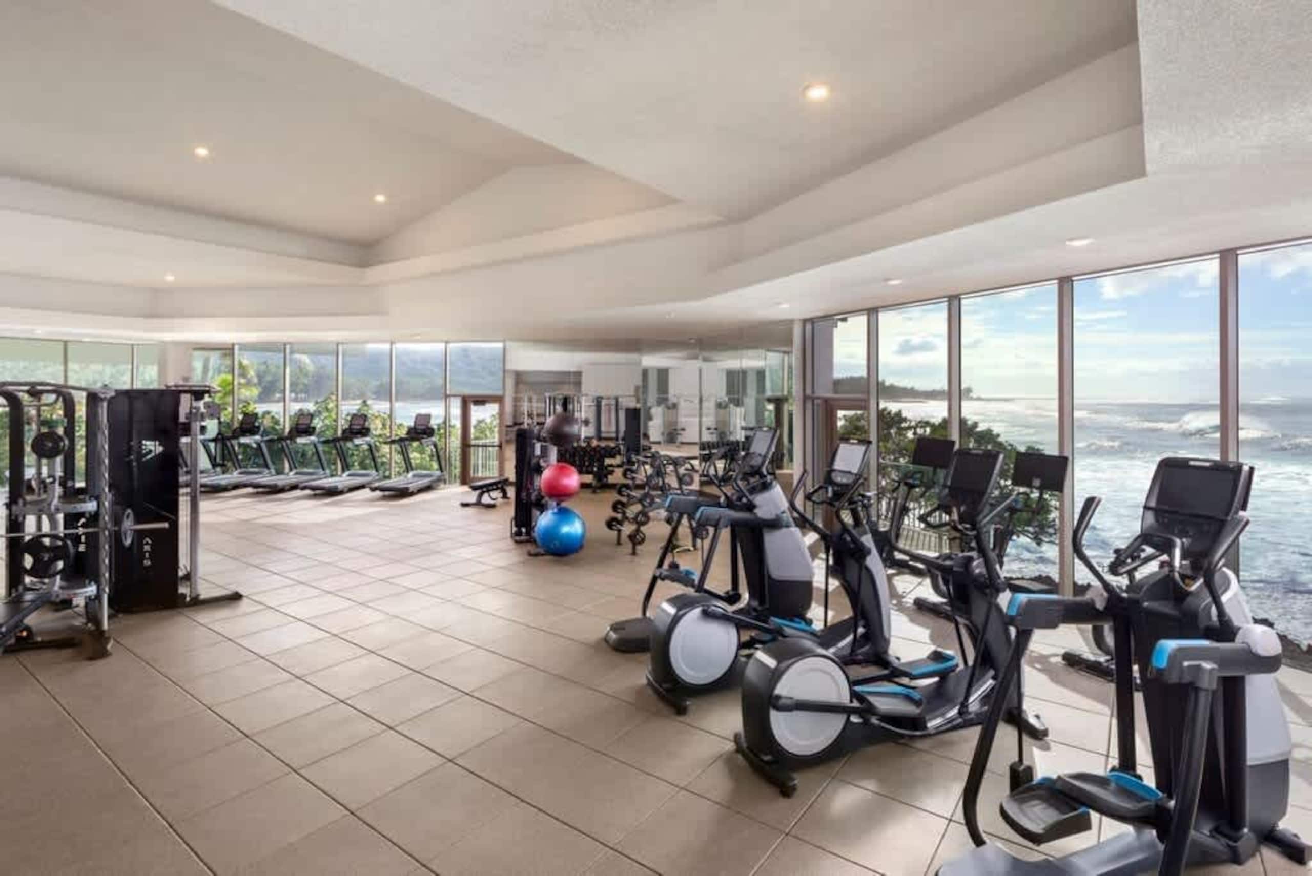 Magnificent Newly Renovated TBay Golf Course Condo - Image 38