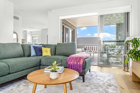 Top performing Airbnb: Serenity in Wollongong Modern 3BR Near CBD & Beach in Wollongong