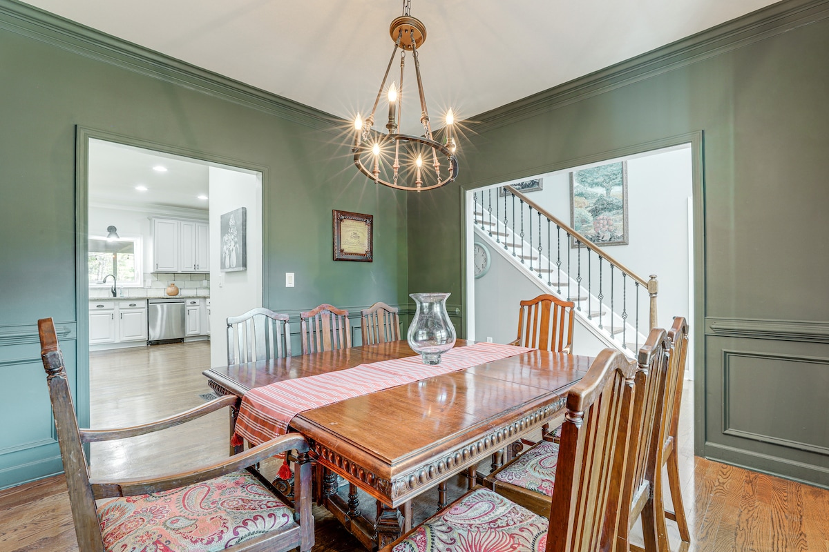 Walk to Trails: Peaceful Family Home in Braselton