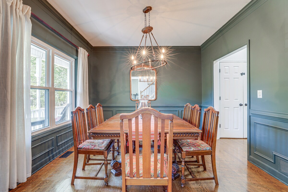 Walk to Trails: Peaceful Family Home in Braselton