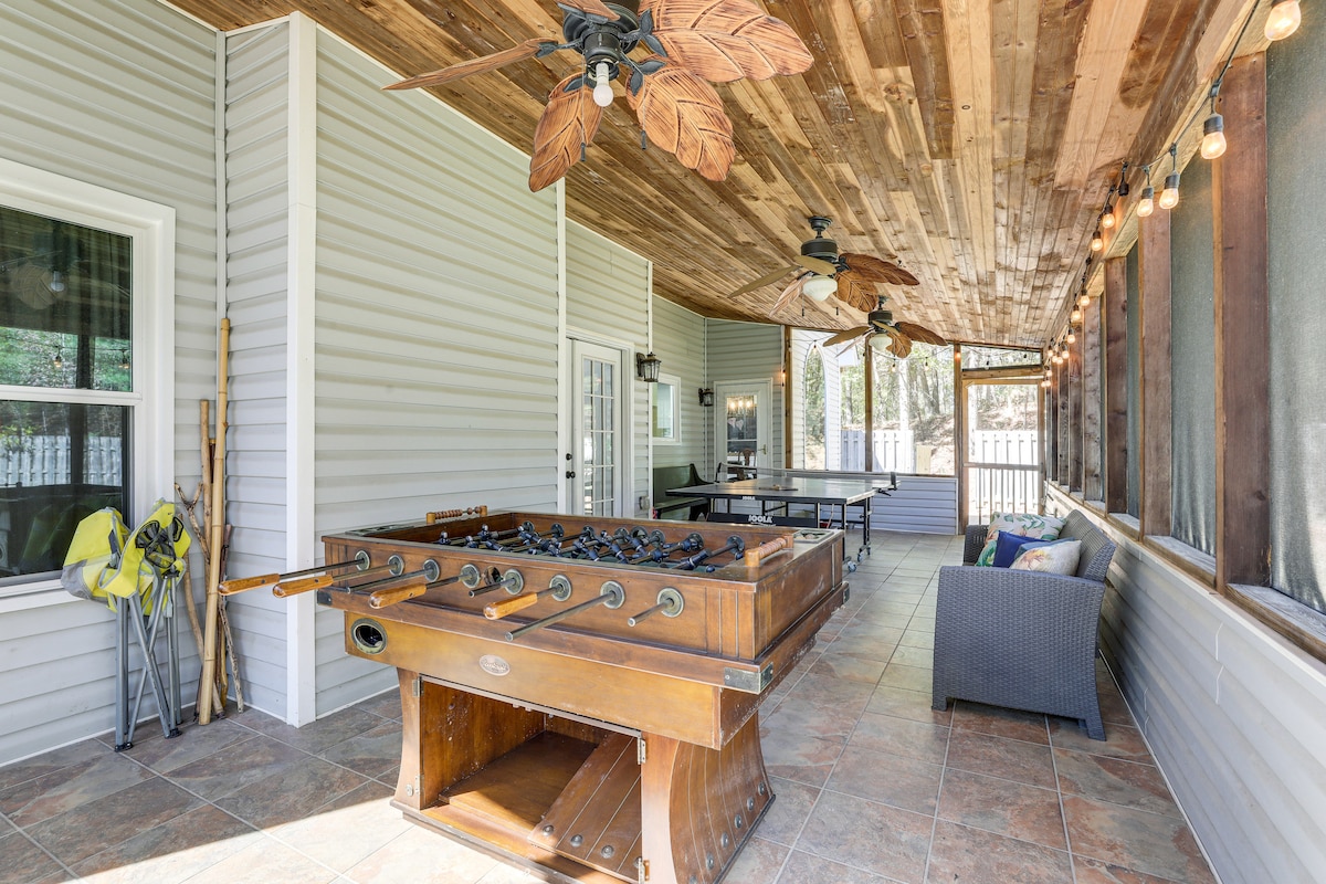 Walk to Trails: Peaceful Family Home in Braselton
