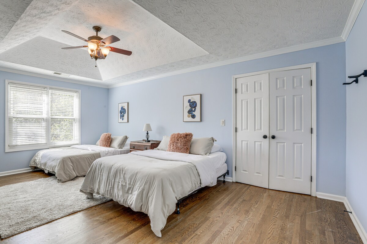 Walk to Trails: Peaceful Family Home in Braselton