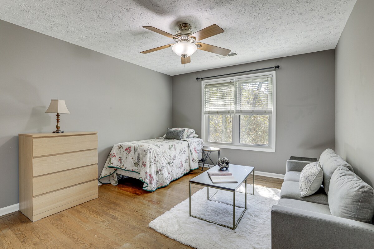 Walk to Trails: Peaceful Family Home in Braselton
