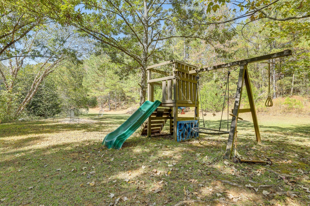 Walk to Trails: Peaceful Family Home in Braselton