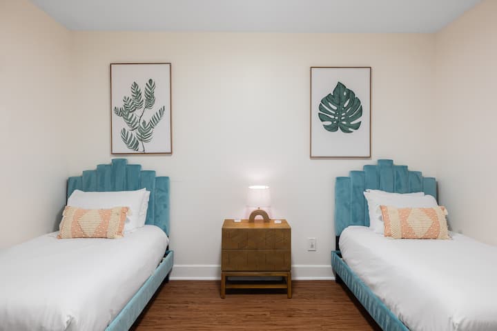 חדר שינה 3 כולל 2 מיטות יחיד.