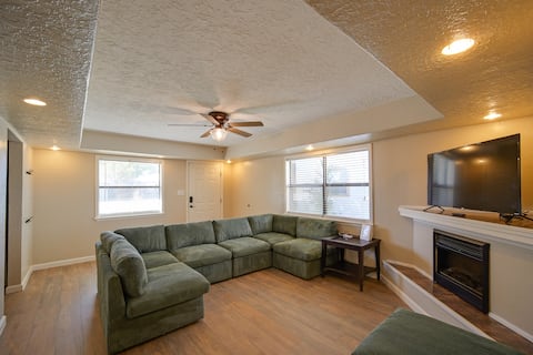 1 Mi to ENMU: Portales Family Home w/ Yard!