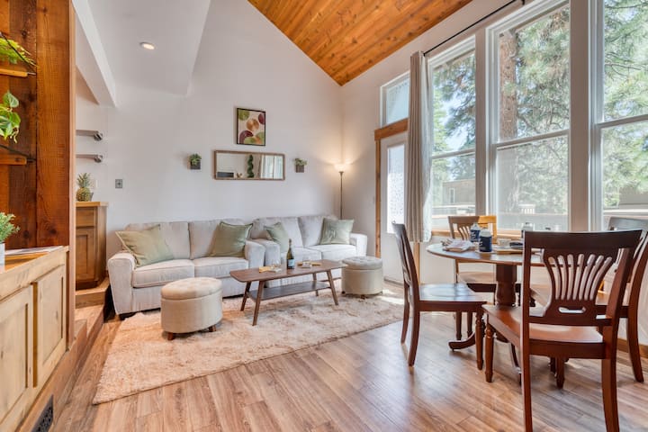 3min To Lake! Modern, Deck Lounge, Near Tahoe City - Tahoe City, CA