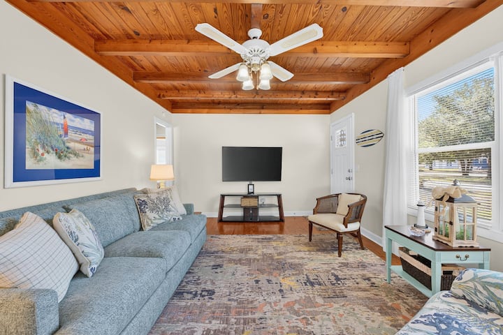 Oak Island Cottage-walk To Beach- Sleeps 4 - Southport, NC