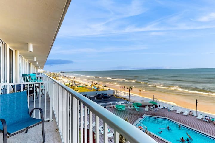 Oceanfront Studio W/ Balcony + Pool & Hot Tub - Daytona Beach, FL