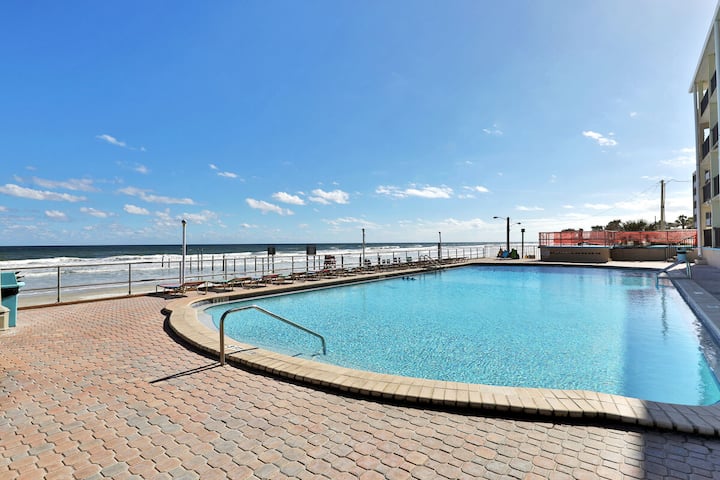 Oceanfront Views + Pool | Steps To Sand - Daytona Beach, FL