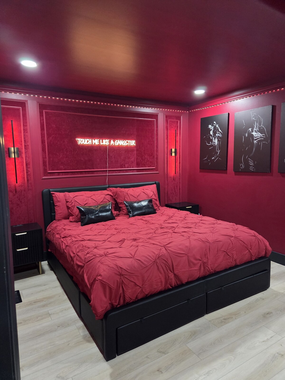 NEW! Red Room Cabin~The X Frame ~Romantic Hideaway - Cabins for Rent in