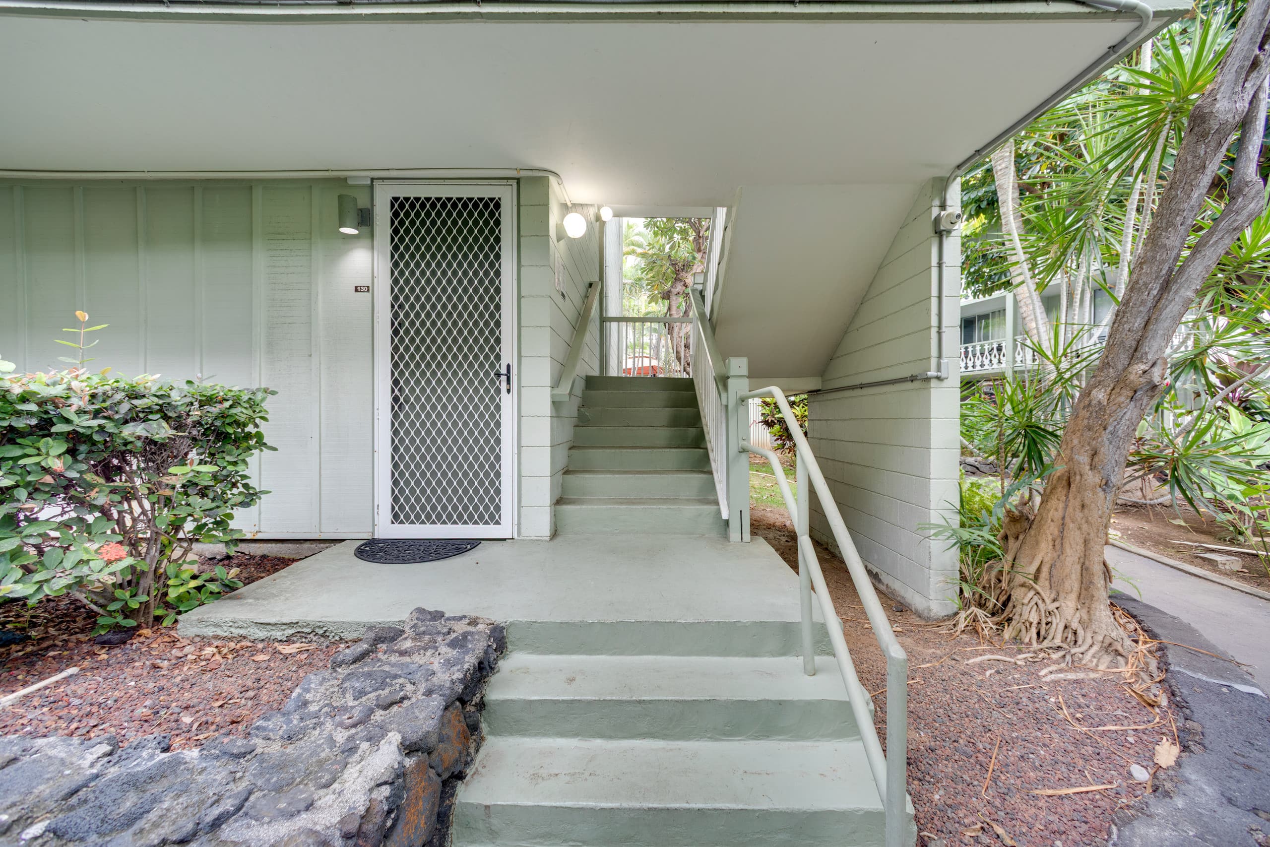 Kona Studio Steps From Shore: Sip, Swim, Explore! - Image 17
